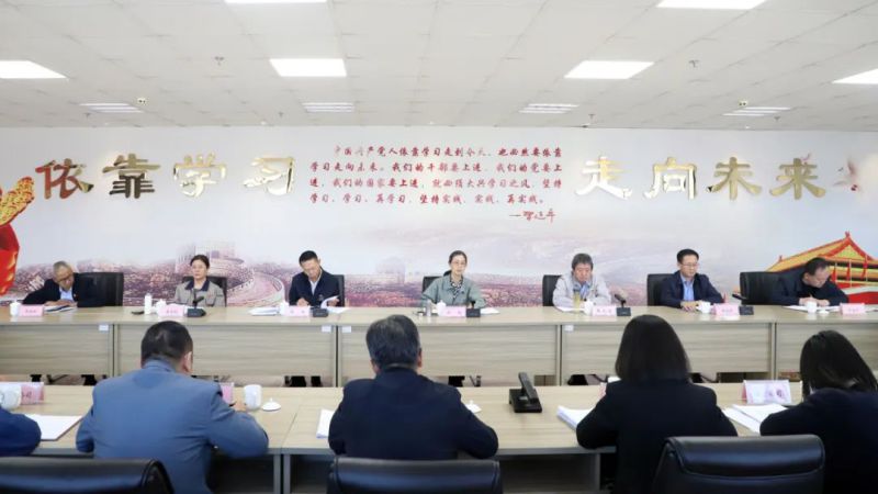 省星空娱乐集团党委召开理论学习中心组学习（扩大）会