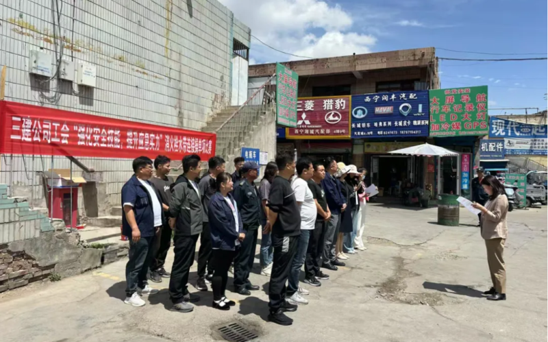 三建公司工会开展“强化安全技能，，，，，，，，提升应急实力”消火栓水带连接操单项比赛