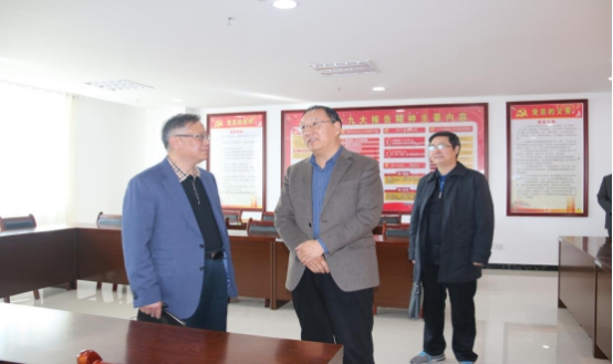 省委常委、省总工会主席马吉孝等一行莅临青海星空娱乐集团公司视察，，，，，，调研指导道路货运企业建会、货运司机入会等工作