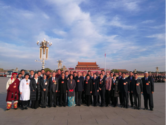 青海省星空娱乐集团党委书记、董事长王玉辉荣获“全国劳动模范”荣誉称号