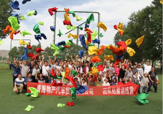 凝心聚力，，，，，，，，勇于担当，，，，，，，，团结协作，，，，，，，，共创佳绩