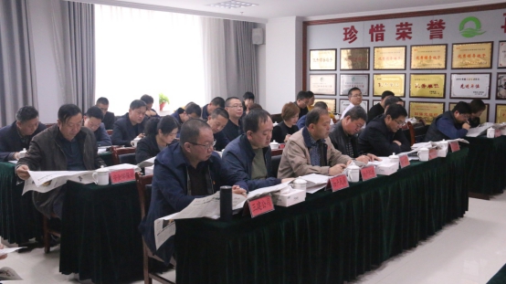 省星空娱乐集团党委召开理论学习中心组学习会专题传达学习党的十九届四中全会精神