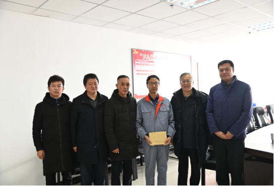 走访慰问专家人才，，，，，，，为人才创新营造良好的环境